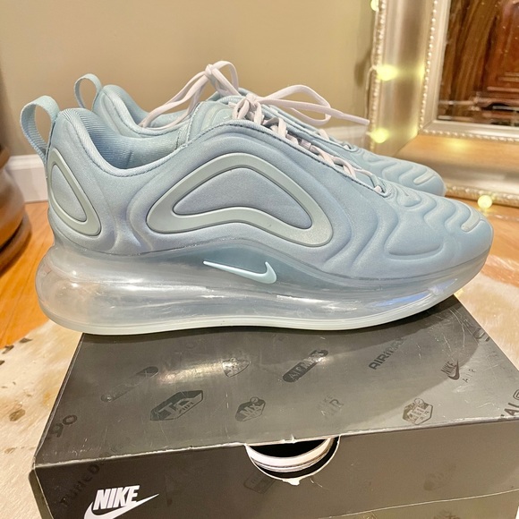 Nike AirMax 720 - Picture 4 of 5